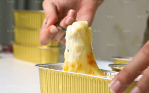 Biến sầu riêng lỗi mùa mưa thành sản phẩm hot: Sầu riêng nướng phô mai đóng khay nhôm