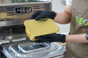 MÁY ÉP SEAL LEO: BÍ QUYẾT VÀNG GIÚP GIAO MÓN NƯỚC “KHÔNG ĐỔ MỘT GIỌT”